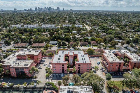 Condo in Fort Lauderdale, Florida, 2 bedrooms  № 2030600 - photo 27