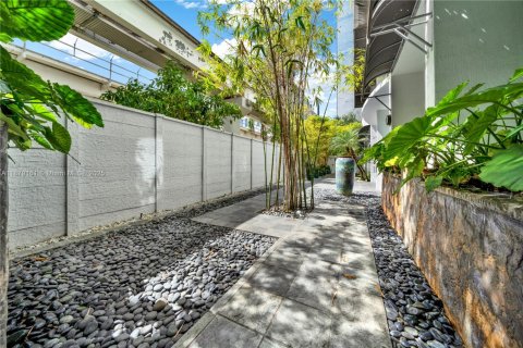 Купить кондоминиум в Майами, Флорида 2 спальни, 98.1м2, № 1927850 - фото 14