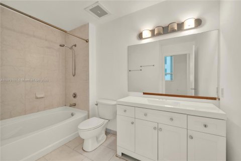 Купить кондоминиум в Майами, Флорида 2 спальни, 98.1м2, № 1927850 - фото 12