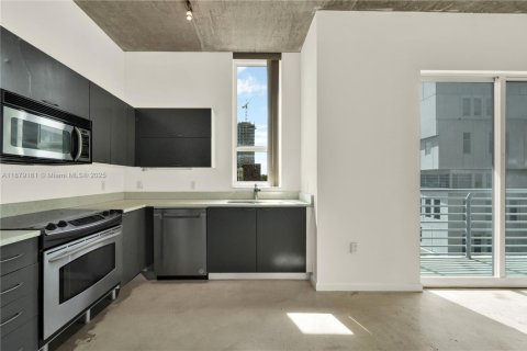 Купить кондоминиум в Майами, Флорида 2 спальни, 98.1м2, № 1927850 - фото 2