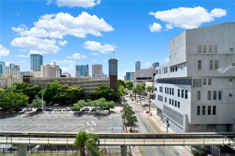 Купить кондоминиум в Майами, Флорида 2 спальни, 98.1м2, № 1927850 - фото 21