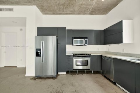 Купить кондоминиум в Майами, Флорида 2 спальни, 98.1м2, № 1927850 - фото 3