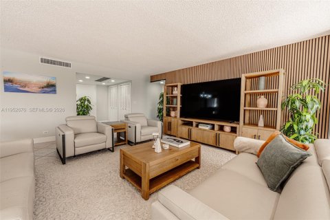 Condo in Miami, Florida, 3 bedrooms  № 2052803
