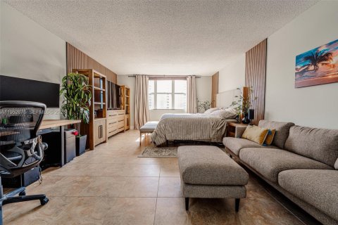 Condo in Miami, Florida, 3 bedrooms  № 2052803 - photo 28