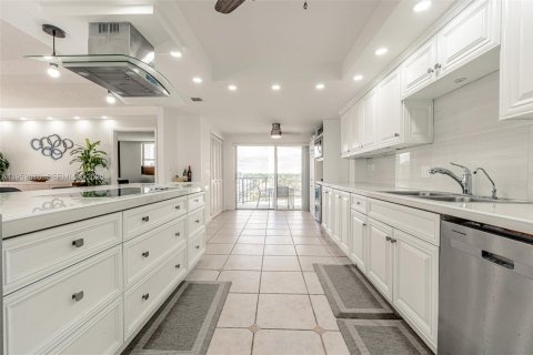 Condo in Miami, Florida, 3 bedrooms  № 2052803 - photo 13