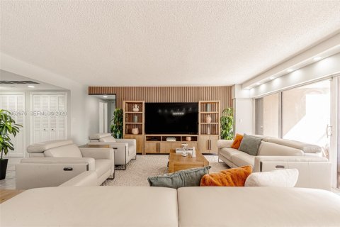 Condo in Miami, Florida, 3 bedrooms  № 2052803 - photo 5