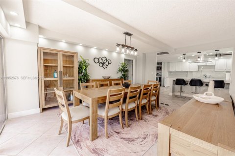 Condo in Miami, Florida, 3 bedrooms  № 2052803 - photo 11