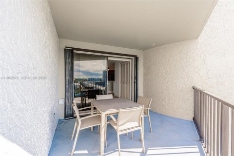 Condo in Miami, Florida, 3 bedrooms  № 2052803 - photo 24