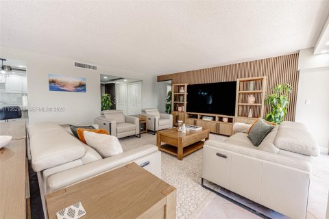 Condo in Miami, Florida, 3 bedrooms  № 2052803 - photo 4