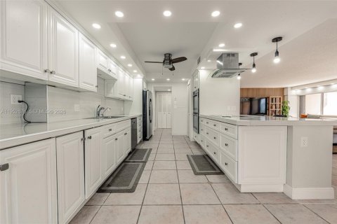 Condo in Miami, Florida, 3 bedrooms  № 2052803 - photo 19