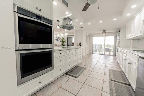 Condo in Miami, Florida, 3 bedrooms  № 2052803 - photo 17