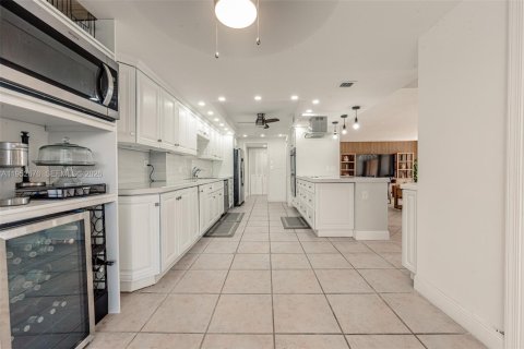 Condo in Miami, Florida, 3 bedrooms  № 2052803 - photo 15