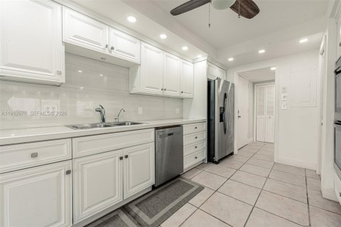 Condo in Miami, Florida, 3 bedrooms  № 2052803 - photo 18