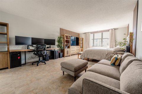 Condo in Miami, Florida, 3 bedrooms  № 2052803 - photo 29