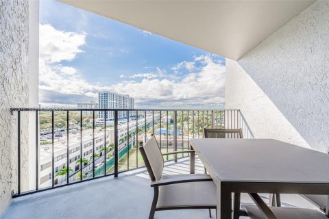 Condo in Miami, Florida, 3 bedrooms  № 2052803 - photo 23