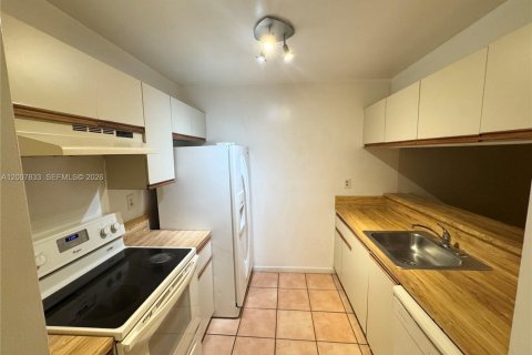 Copropriété à louer à Pembroke Pines, Floride: 1 chambre, 78.32 m2 № 2170856 - photo 6