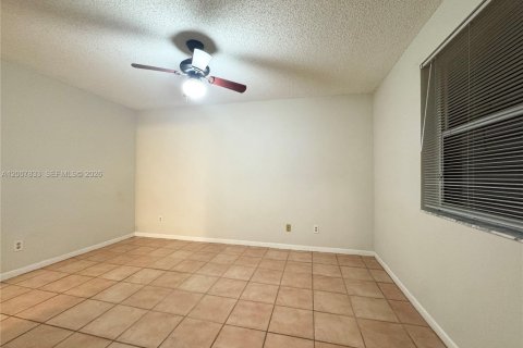Copropriété à louer à Pembroke Pines, Floride: 1 chambre, 78.32 m2 № 2170856 - photo 10