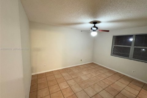 Copropriété à louer à Pembroke Pines, Floride: 1 chambre, 78.32 m2 № 2170856 - photo 9