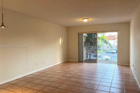 Copropriété à louer à Pembroke Pines, Floride: 1 chambre, 78.32 m2 № 2170856 - photo 2
