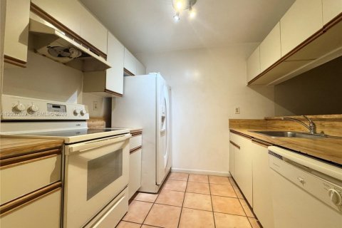 Copropriété à louer à Pembroke Pines, Floride: 1 chambre, 78.32 m2 № 2170856 - photo 5