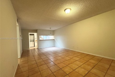 Copropriété à louer à Pembroke Pines, Floride: 1 chambre, 78.32 m2 № 2170856 - photo 3