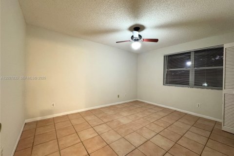 Copropriété à louer à Pembroke Pines, Floride: 1 chambre, 78.32 m2 № 2170856 - photo 8