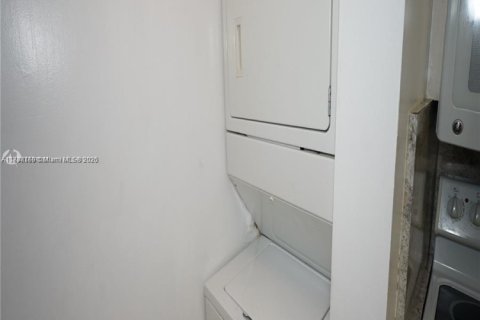 Снять в аренду кондоминиум в Корал-Гейблс, Флорида 2 спальни, 95.13м2, № 2038044 - фото 8