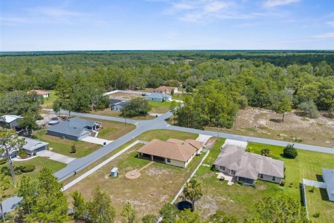 House in Weeki Wachee, Florida 3 bedrooms, 183.76 sq.m. № 1919355 - photo 27