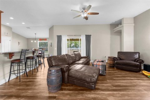 House in Weeki Wachee, Florida 3 bedrooms, 183.76 sq.m. № 1919355 - photo 4