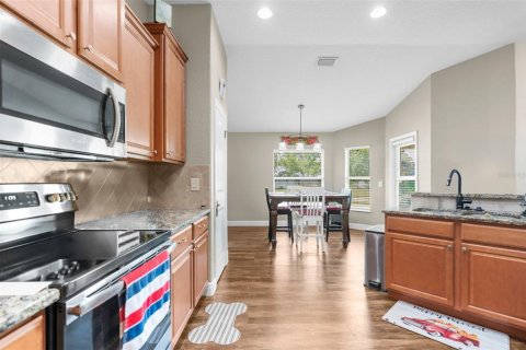 House in Weeki Wachee, Florida 3 bedrooms, 183.76 sq.m. № 1919355 - photo 9