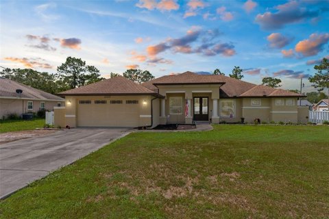 House in Weeki Wachee, Florida 3 bedrooms, 183.76 sq.m. № 1919355 - photo 2