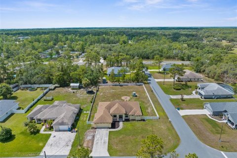 House in Weeki Wachee, Florida 3 bedrooms, 183.76 sq.m. № 1919355 - photo 24