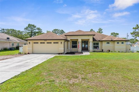 House in Weeki Wachee, Florida 3 bedrooms, 183.76 sq.m. № 1919355 - photo 1