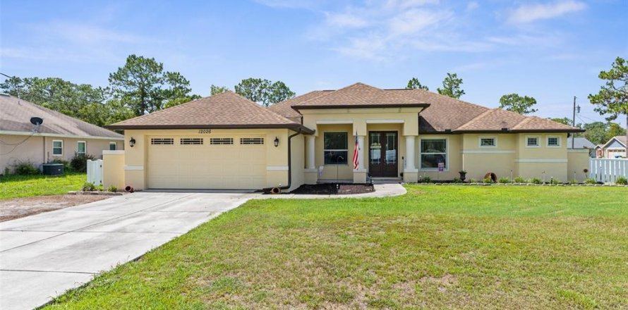 House in Weeki Wachee, Florida 3 bedrooms, 183.76 sq.m. № 1919355
