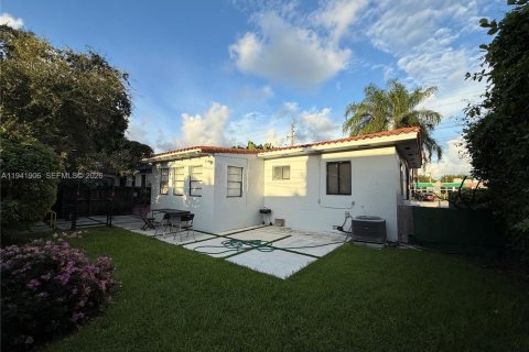 Villa ou maison à Miami, Floride 3 chambres, 87.7 m2 № 1998738