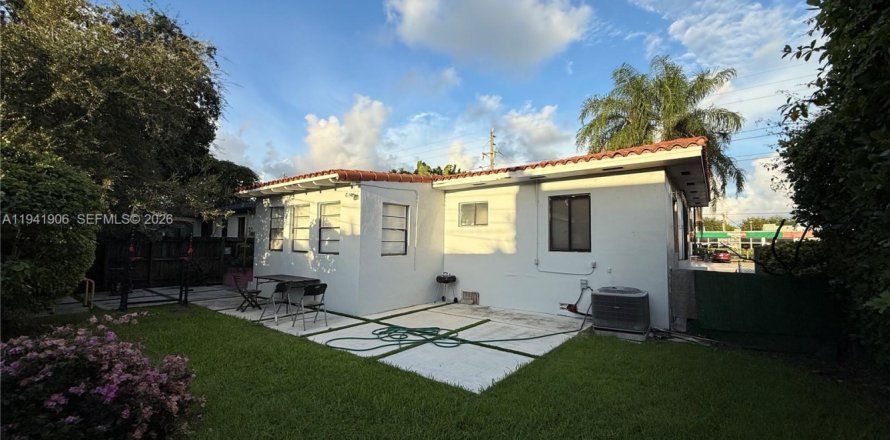Villa ou maison à Miami, Floride 3 chambres, 87.7 m2 № 1998738