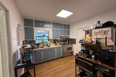 Villa ou maison à vendre à Miami, Floride: 3 chambres, 87.7 m2 № 1998738 - photo 4