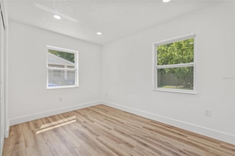 House in Tampa, Florida 3 bedrooms, 111.48 sq.m. № 1900531 - photo 24