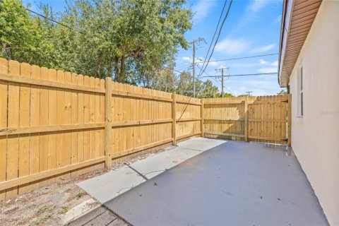 House in Tampa, Florida 3 bedrooms, 111.48 sq.m. № 1900531 - photo 26