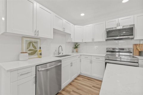 House in Tampa, Florida 3 bedrooms, 111.48 sq.m. № 1900531 - photo 10