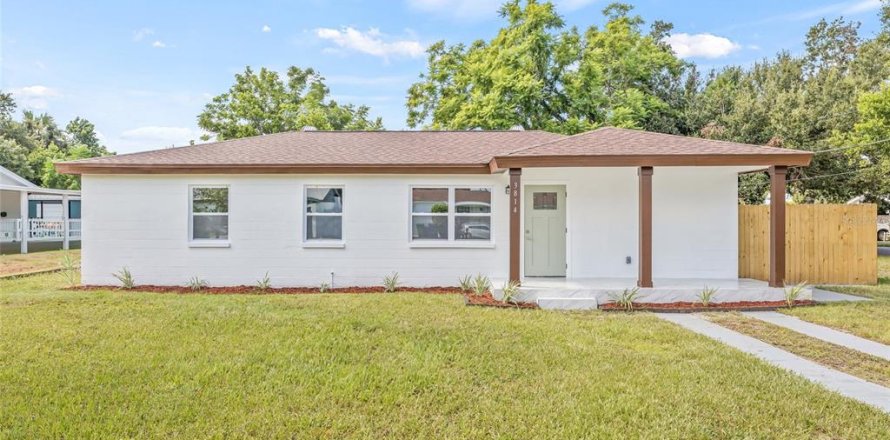 House in Tampa, Florida 3 bedrooms, 111.48 sq.m. № 1900531