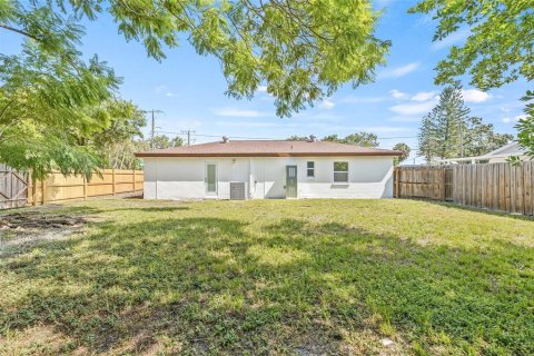 House in Tampa, Florida 3 bedrooms, 111.48 sq.m. № 1900531 - photo 29
