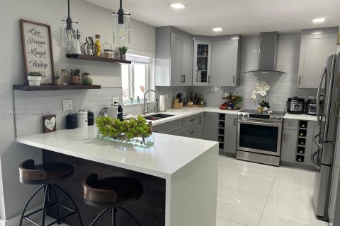 Купить виллу или дом в Майами, Флорида 4 спальни, 181.53м2, № 1957606 - фото 12