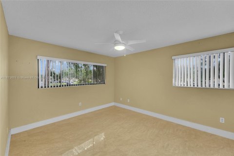 Condominio en venta en Tamarac, Florida, 2 dormitorios, 76.83 m2 № 1926998 - foto 11