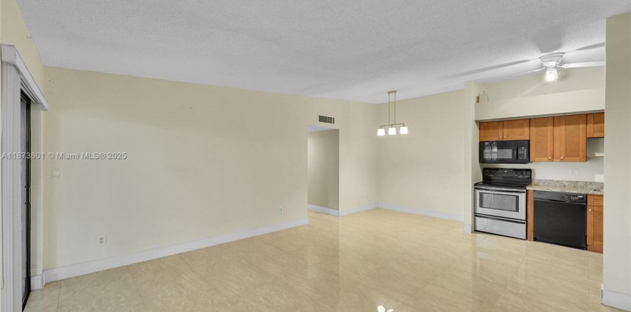 Condominio en Tamarac, Florida, 2 dormitorios  № 1926998