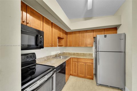 Condominio en venta en Tamarac, Florida, 2 dormitorios, 76.83 m2 № 1926998 - foto 4