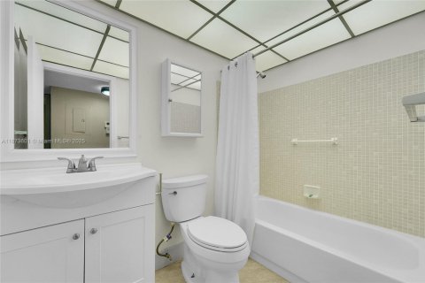 Condominio en venta en Tamarac, Florida, 2 dormitorios, 76.83 m2 № 1926998 - foto 7