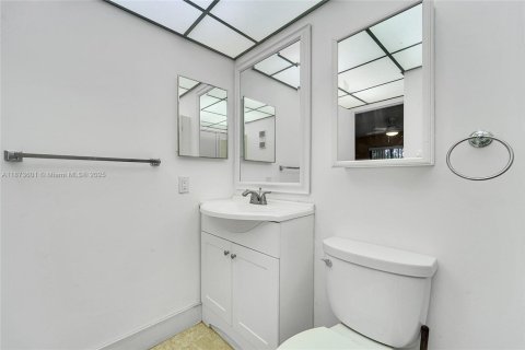 Condominio en venta en Tamarac, Florida, 2 dormitorios, 76.83 m2 № 1926998 - foto 16
