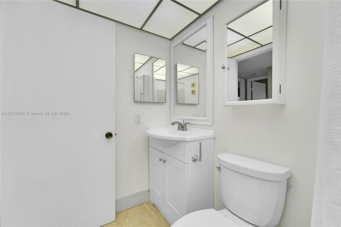 Condominio en venta en Tamarac, Florida, 2 dormitorios, 76.83 m2 № 1926998 - foto 8