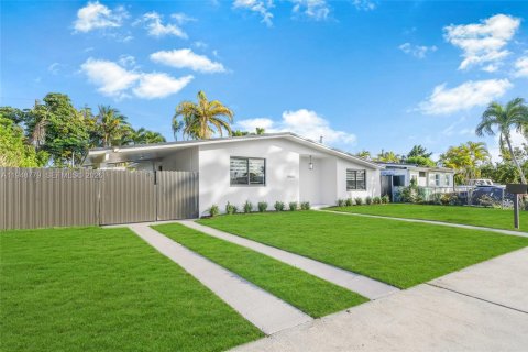 Villa ou maison à vendre à Cutler Bay, Floride: 4 chambres, 123.65 m2 № 2004658 - photo 4